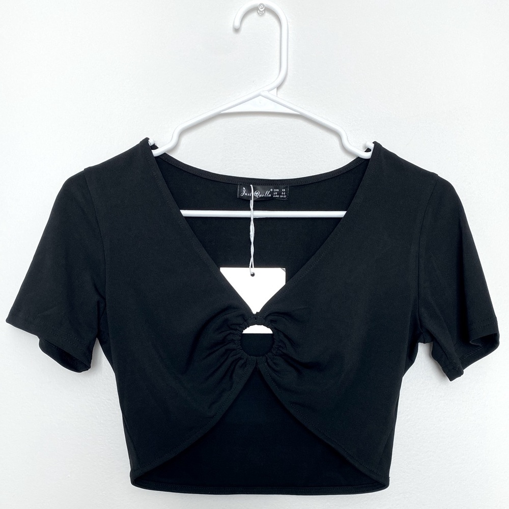 Trendy Circle Keyhole Crop Top